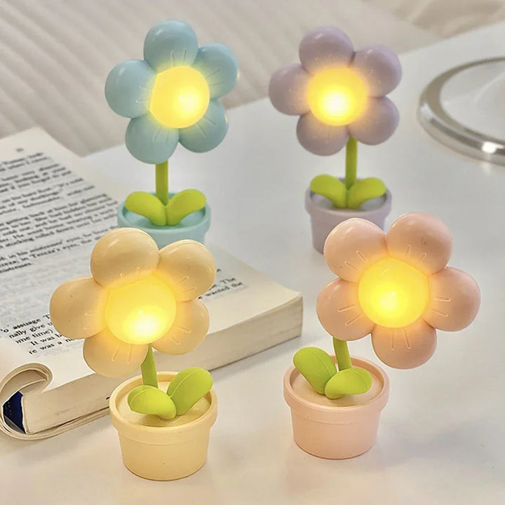 BloomLite - Small Flower Shaped Table Lamp